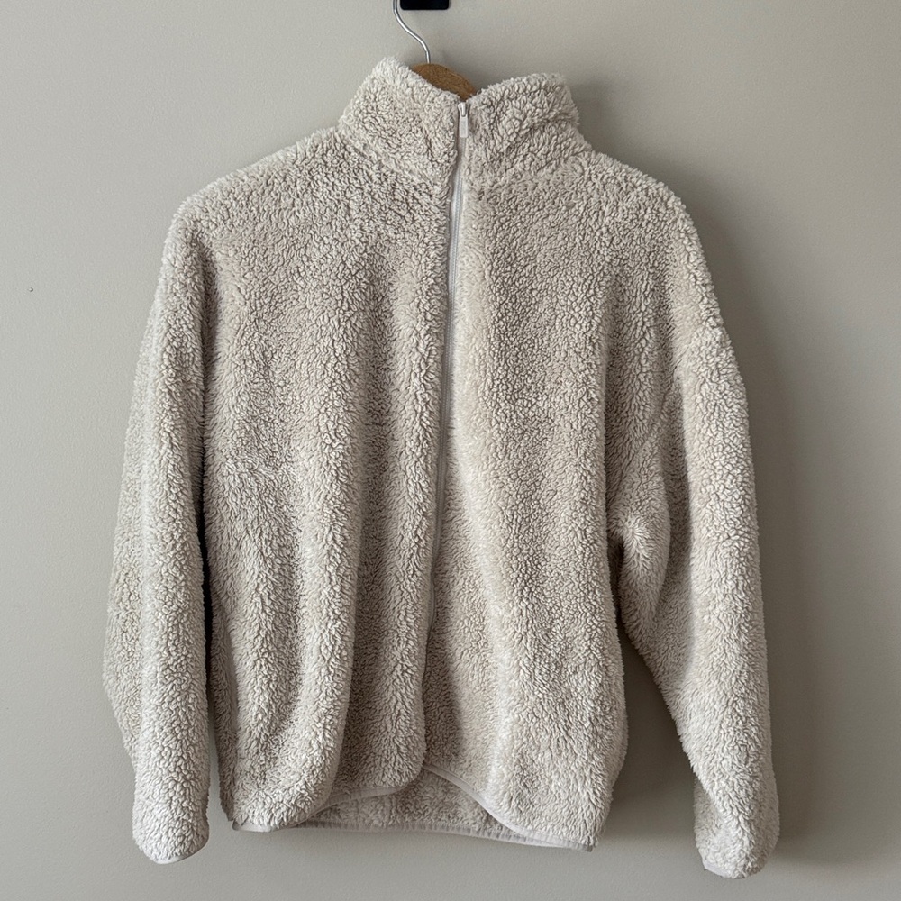 PINK Victoria's Secret Cream cozy and plush Sherpa Jacket. women’s Small